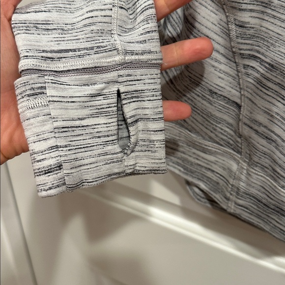 Lululemon Outrun the Elements 1/2 Zip size 6 - Picture 3 of 6